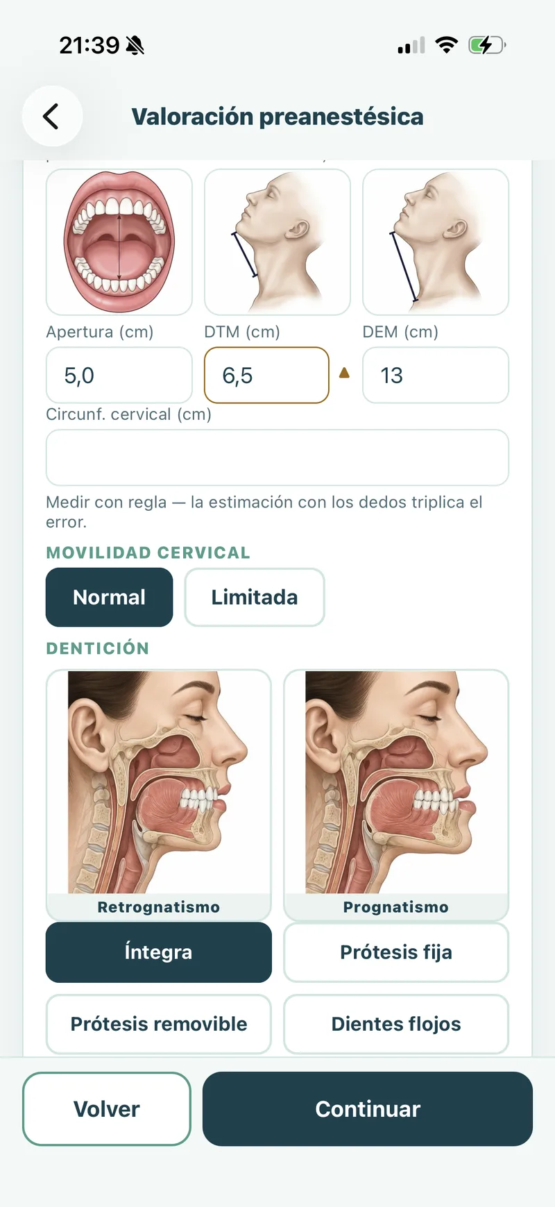 Pantalla de la app: apertura bucal, distancias tiromentoniana y esternomentoniana con guías visuales, movilidad cervical y dentición